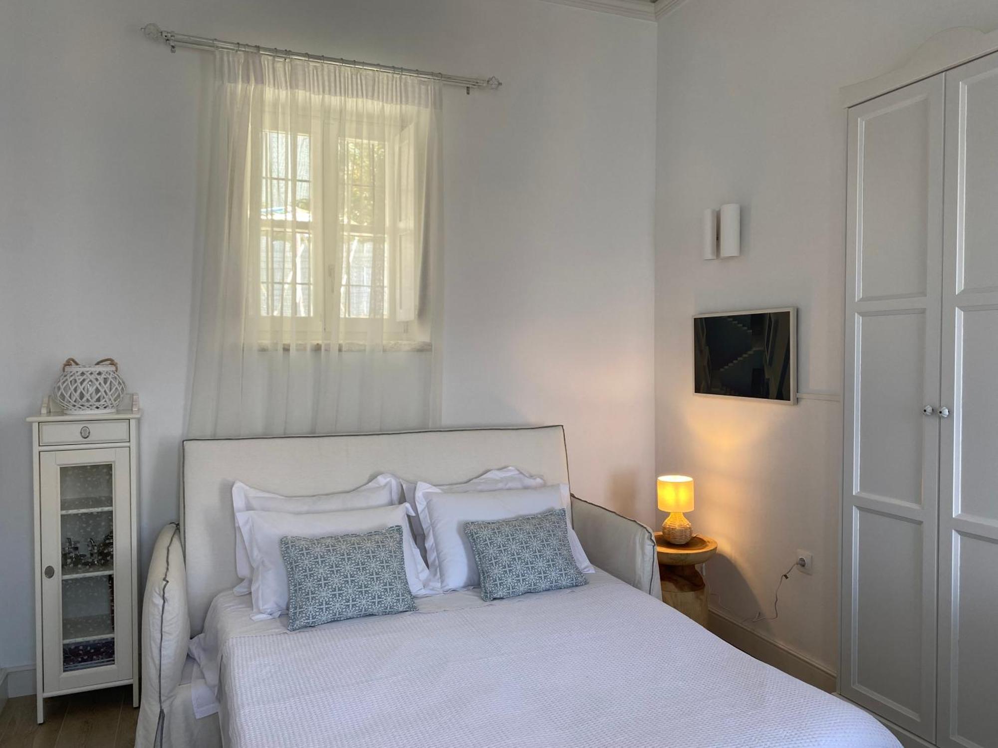 Halki Sea Breeze - A Waterfront Villa Экстерьер фото